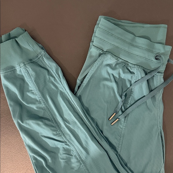 Lululemon Dance Studio Mid-Rise Jogger *Full Length Size” Size 6 - Picture 2 of 8